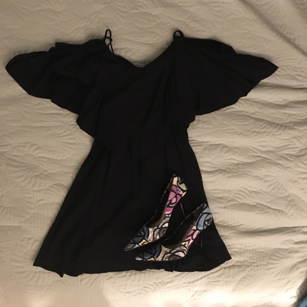 EUC Sexy Off the Shoulder dress
